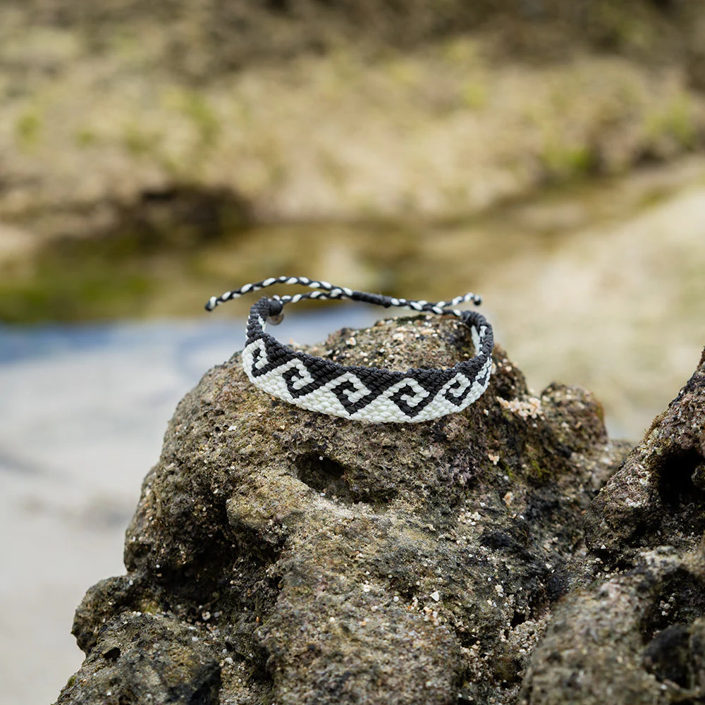 4ocean Glow-in-the-Dark Deep Sea Wave Bracelet - Image 6